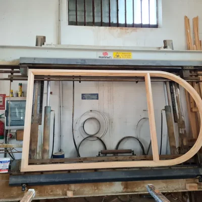 realizzazione nuove finestre in legno centinate per palazzo venturi